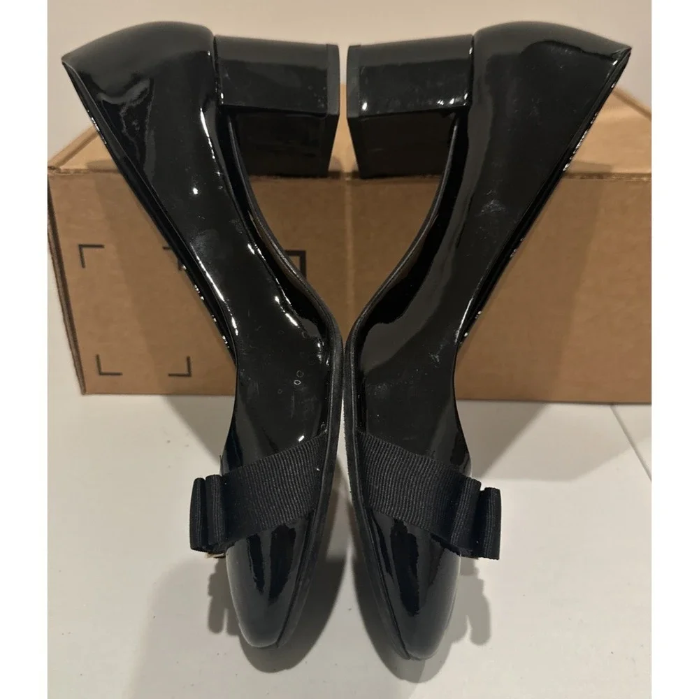 Tory Burch Size 9M Trudy Block Heel Pumps Gold Logo Bow Black Patent Leather